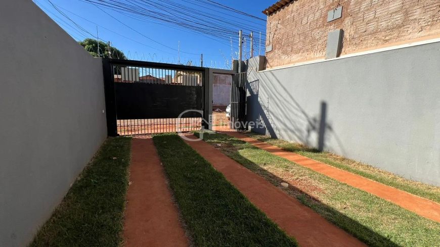 Excelente oportunidade! Casa à venda em Campo Grande-MS, bairro Jardim Carioca: 2 quartos, 1 sala, 1