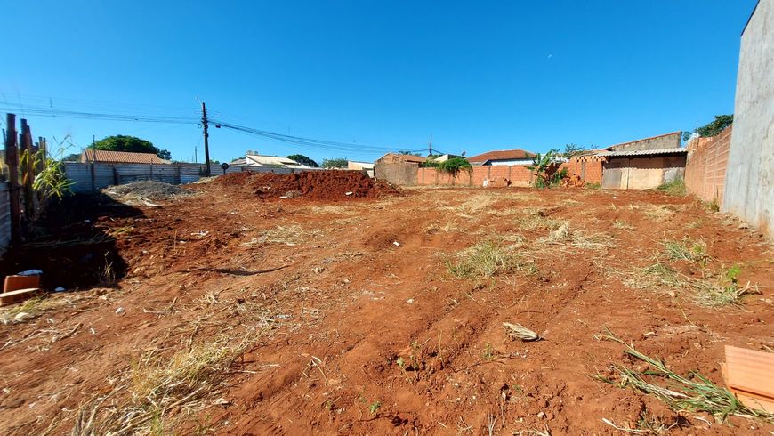 Lote/Terreno para venda possui 900 metros quadrados
