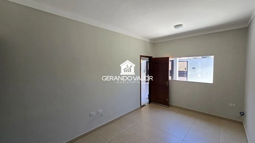 Casa espaçosa e com churrasqueira e quintal