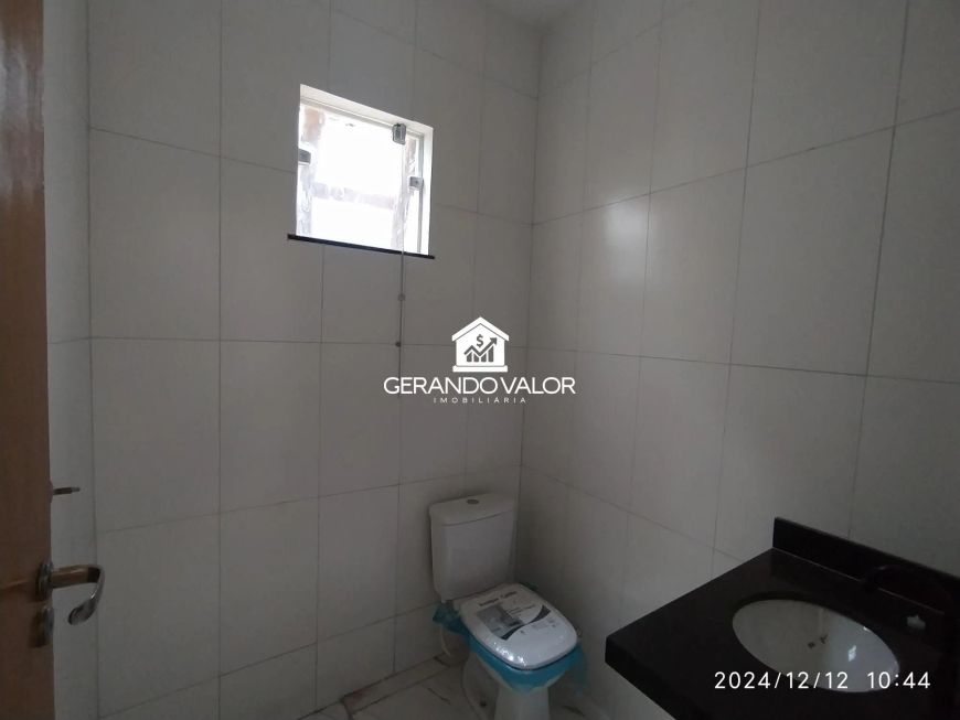 1 suíte, 2 quartos cozinha grande, garagem coberta, terreno grande