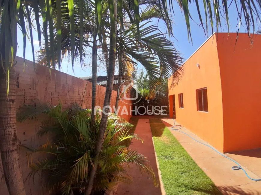 LINDA CASA NOVA LIMA EM TERRENO INTEIRO