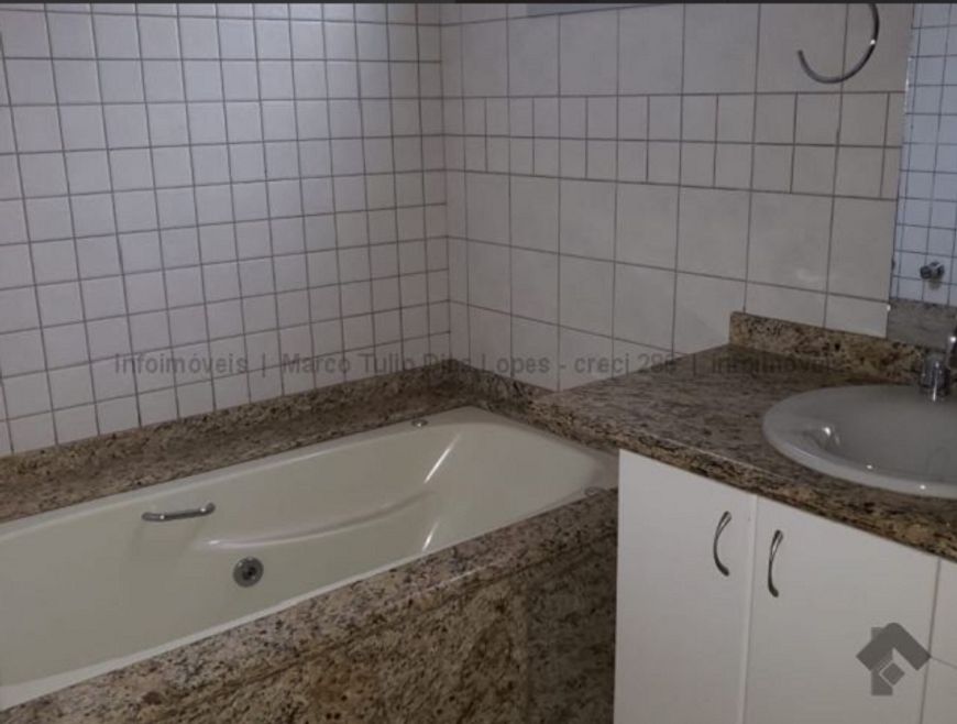Apartamento para venda tem 190 metros quadrados com 4 quartos