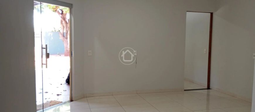 CASA COM 02 SUÍTES E 01 QUARTO