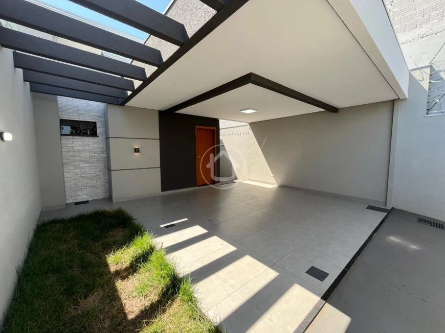CASA NO TIJUCA COM 01 SUÍTE E 02 QUARTOS