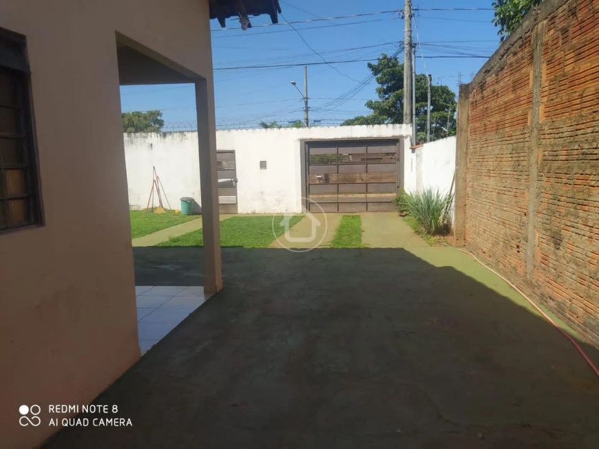 CASA EM AVENIDA