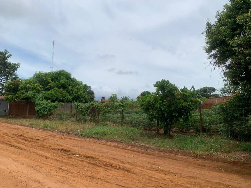 DOIS terrenos com área total de 896m² - R$130mil cada.