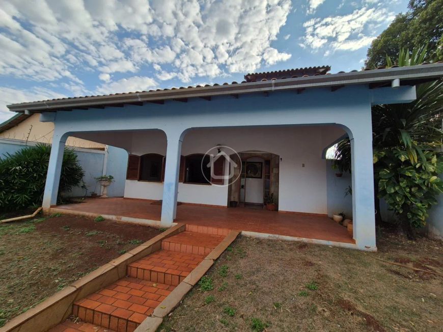 SOBRADO COM 4 DORMITÓRIOS - CABREÚVA