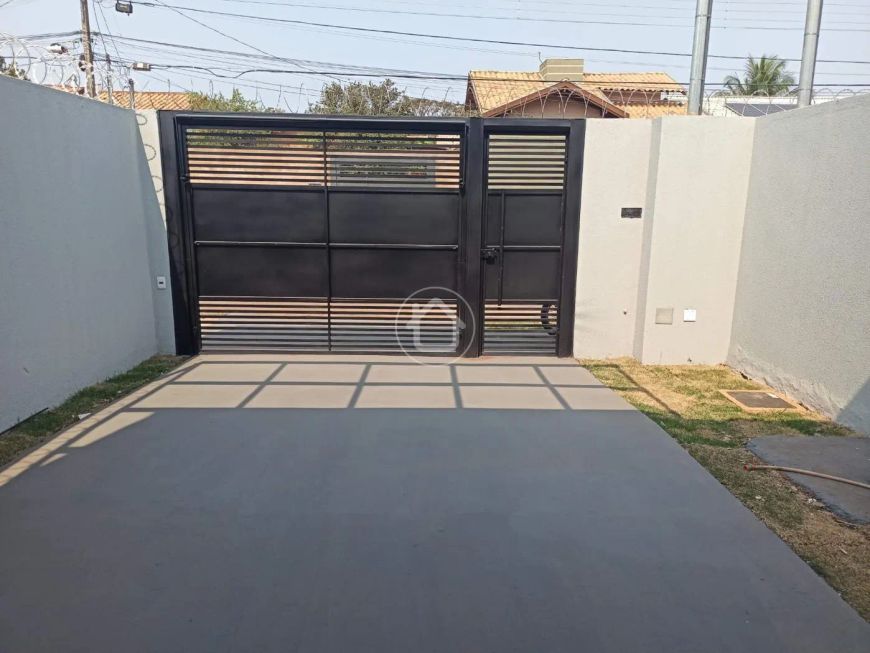 CASA 3 QUARTOS E 1 SUÍTE