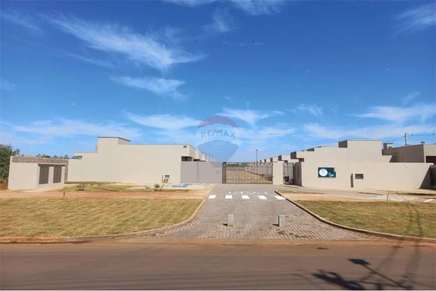 Casa Nova Nº 12 de 63m² com 2 vagas de garagem e 3 quartos em condomínio fechado com piscina