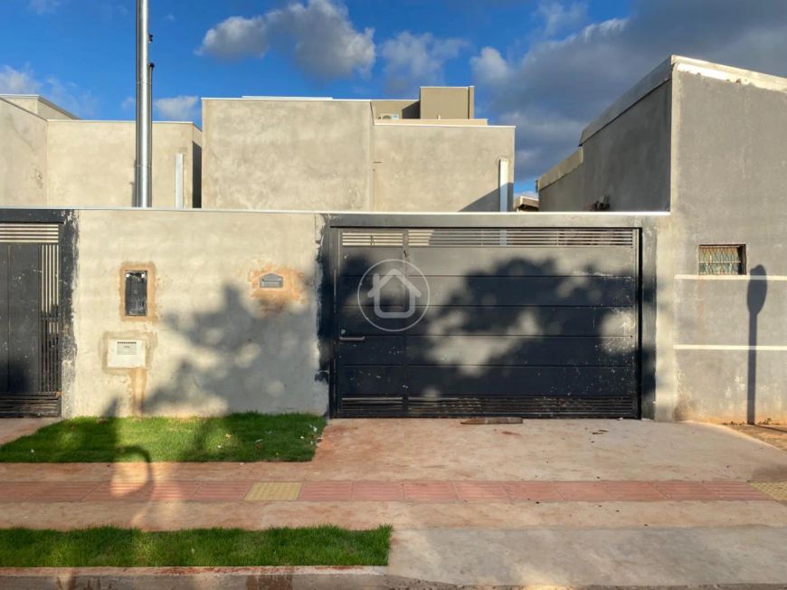 CASA NOVA COM ÓTIMO ACABAMENTO