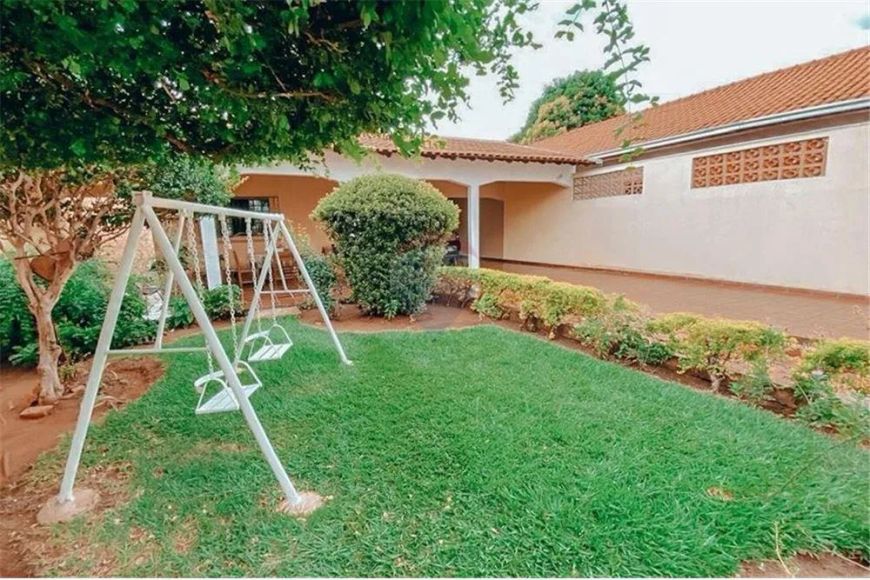 Casa Térrea no bairro Jardim Imá próximo ao aeroporto com 2 quartos e uma edícula 480m2 de terreno e