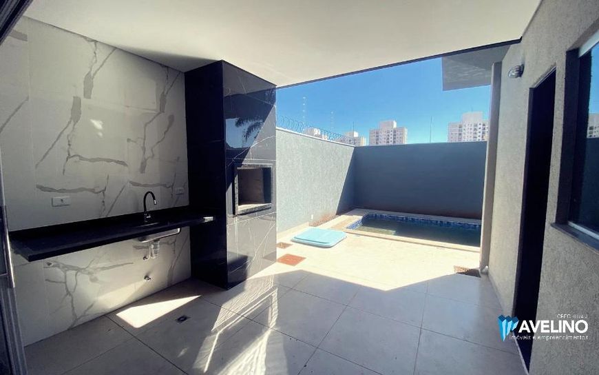 Com Piscina e 3 Suítes.