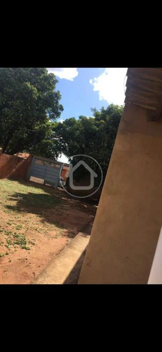 CASA COM AMPLO TERRENO NO MACAÚBAS