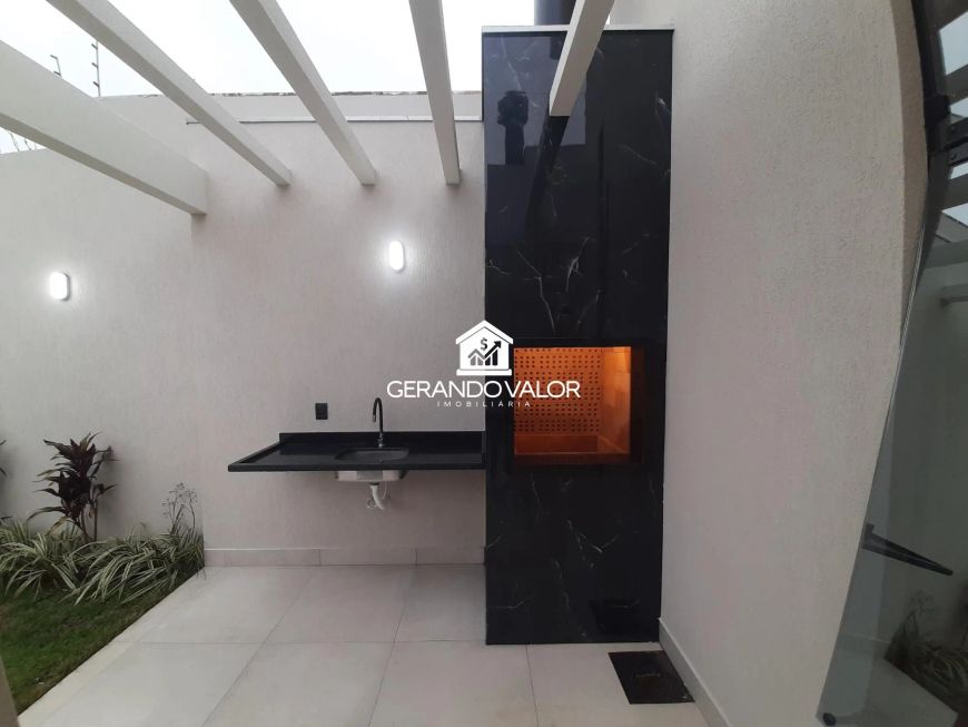 Casa Moderna com Área Gourmet e Excelente Localização