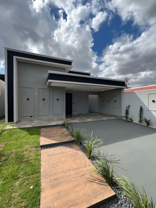 Belíssima Casa Térrea nova a venda no bairro Pioneiros, com 3 quartos, área gourmet e piscina.