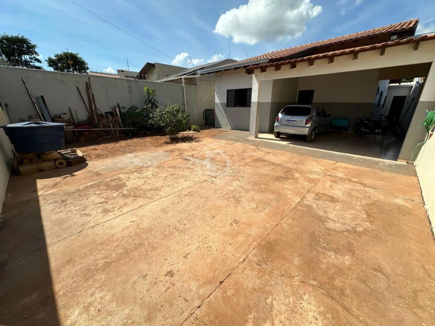 CASA COM 02 SUITES E ACEITA PERMUTA