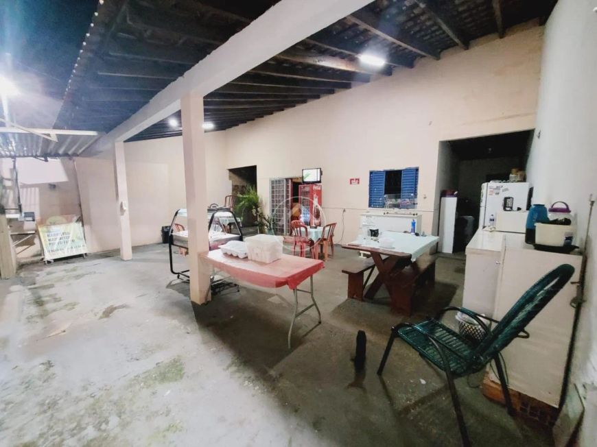CASA COM 2 DORMITÓRIOS NO BAIRRO CORONEL ANTONINO