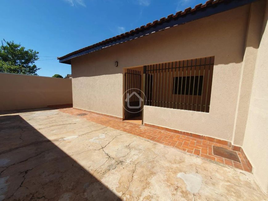 CASA COM 03 DORMITÓRIOS + EDÍCULA