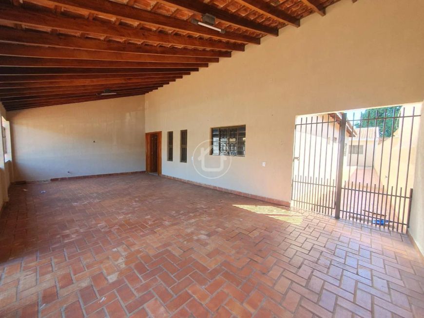 CASA COM 03 DORMITÓRIOS + EDÍCULA