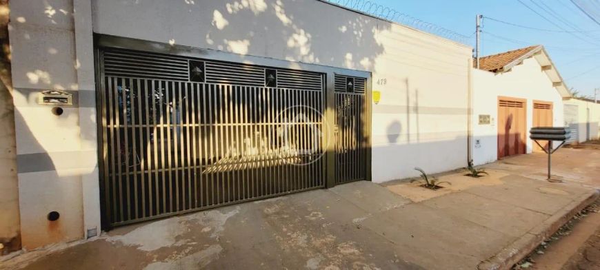 CASA COM SUÍTE COM CLOSET E VARANDA GOURMET
