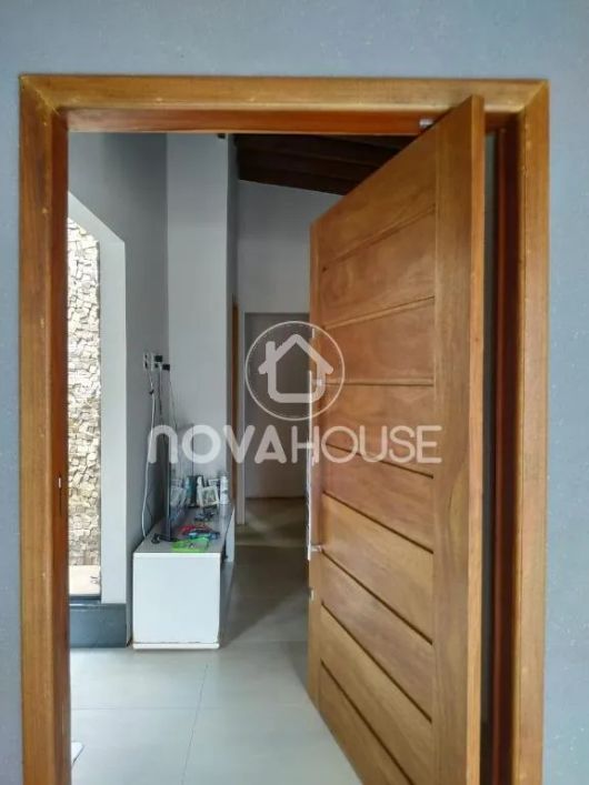 CASA AMPLA E MODERNA COM 2 QUARTOS NA PRINCIPAL AVENIDA DO CAIOBÁ!!! APROVEITE!