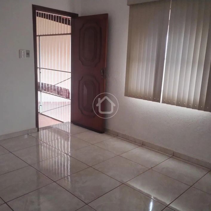 CASA AMPLA COM 4 DORMS
