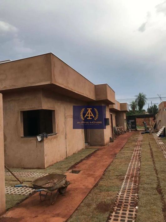 CASA EM CONDOMÍINIO PROX. HR