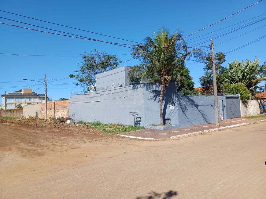 Sobrado para venda tem 229 metros quadrados com 3 quartos em Jardim Itatiaia - Campo Grande - MS