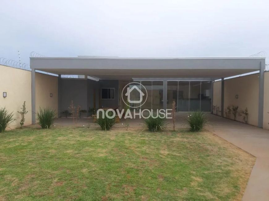 CASA ESPAÇOSA COM ÓTIMO ACABAMENTO
