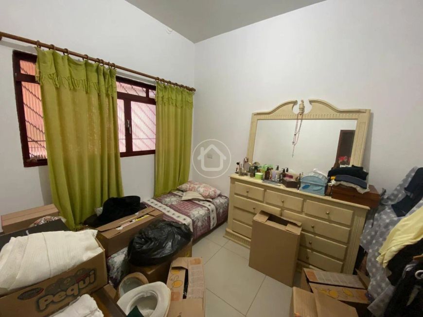 SOBRADO COM 04 QUARTOS SENDO 01 SUÍTE