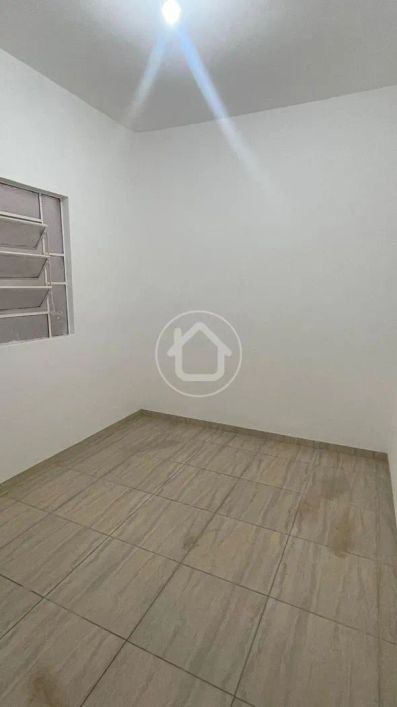 CASA 01 SUÍTE E 03 DORMITÓRIOS COM EDÍCULA