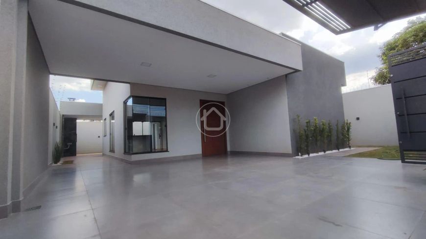 CASA COM 03 QUARTOS, SENDO 01 SUÍTE