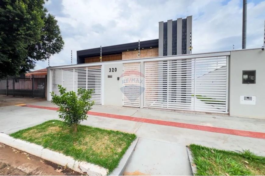 Casa a venda com 1 suíte e 2 quartos no bairro Santo Antônio