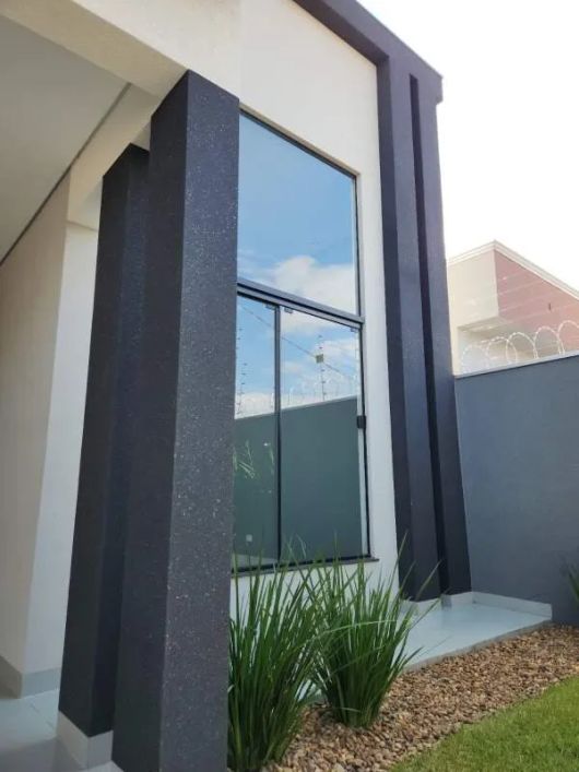 Casa térrea com excelente acabamento e ótima localização!!!
