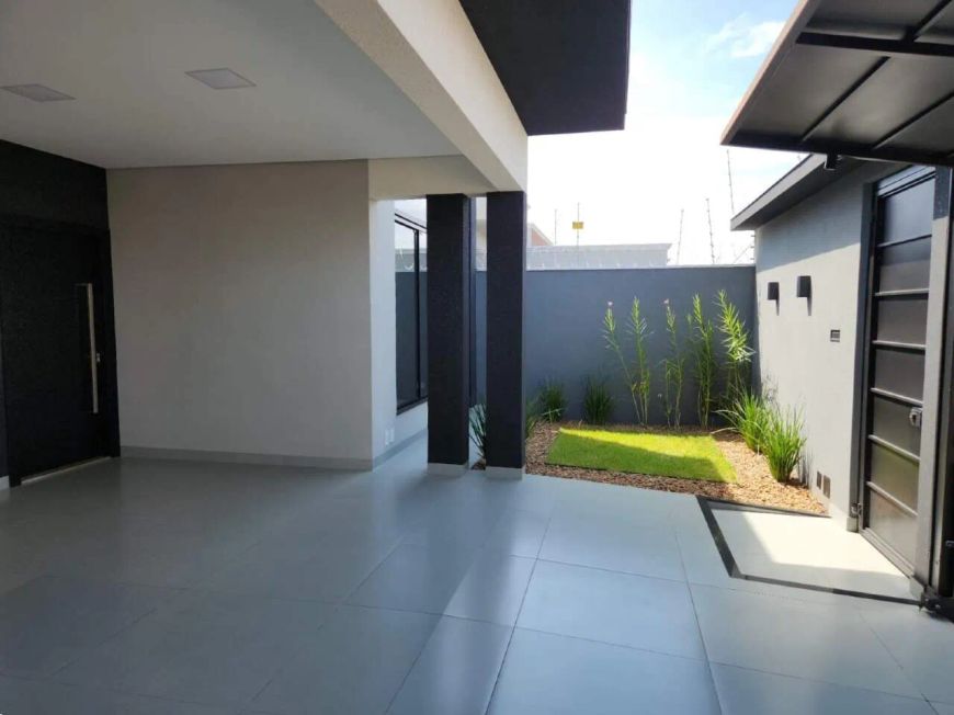 Casa térrea com excelente acabamento e ótima localização!!!