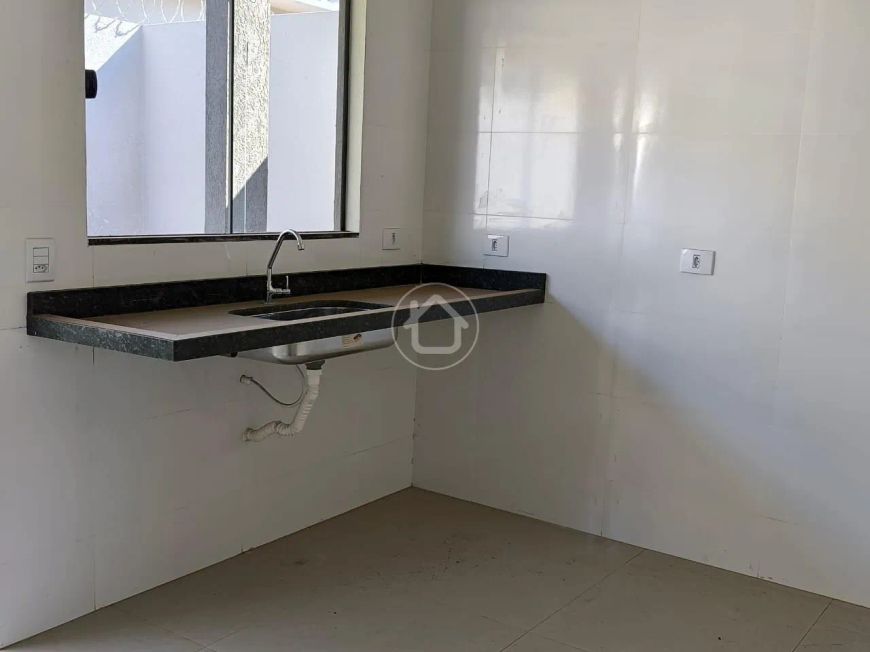 CASA COM 02 DORMITÓRIOS