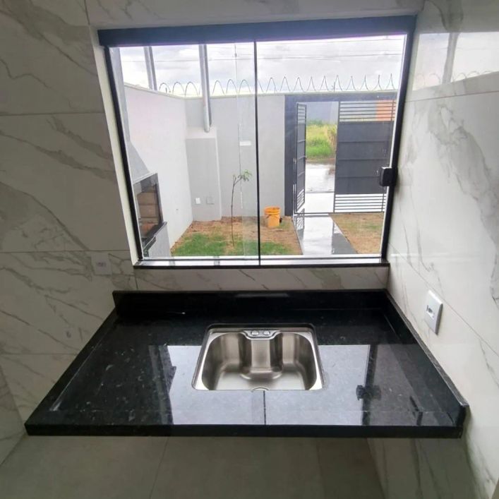 Casa com 2 quartos sendo 1 suíte, com espaço gourmet no Figueiras do Parque em Campo Grande - MS