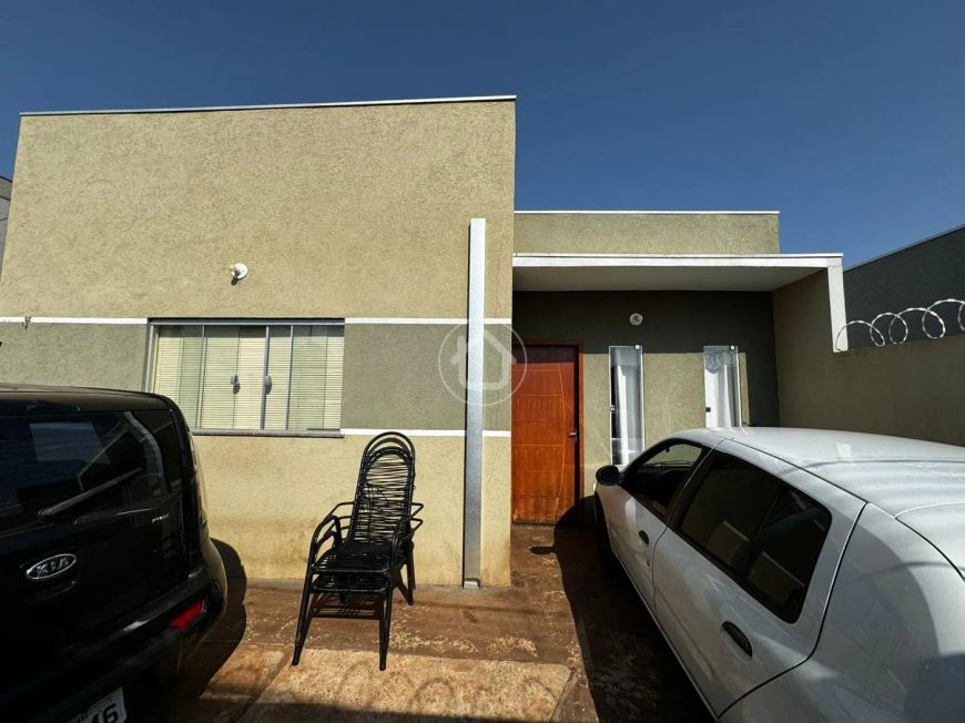 CASA COM 2 QUARTOS - VILA SANTA LUZIA