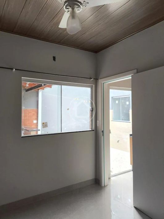 CASA COM 2 SUITES E 1 QUARTO