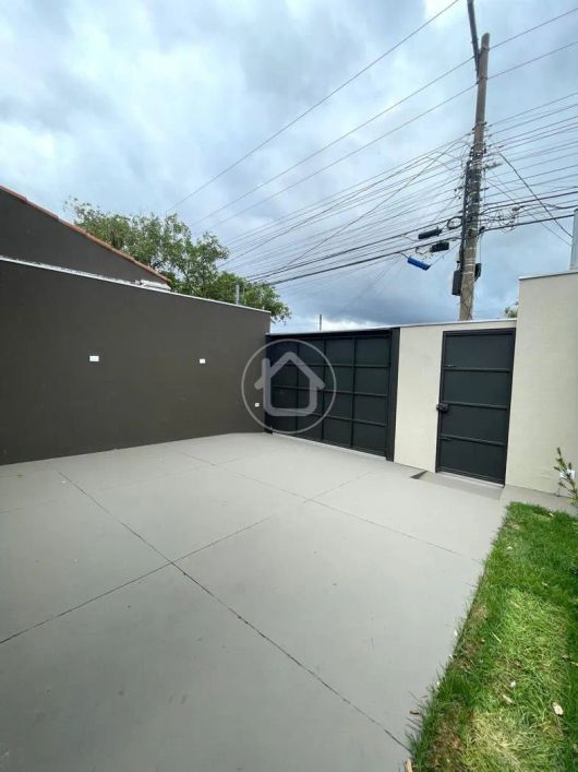 CASA COM 02 QUARTOS E 01 SUITE