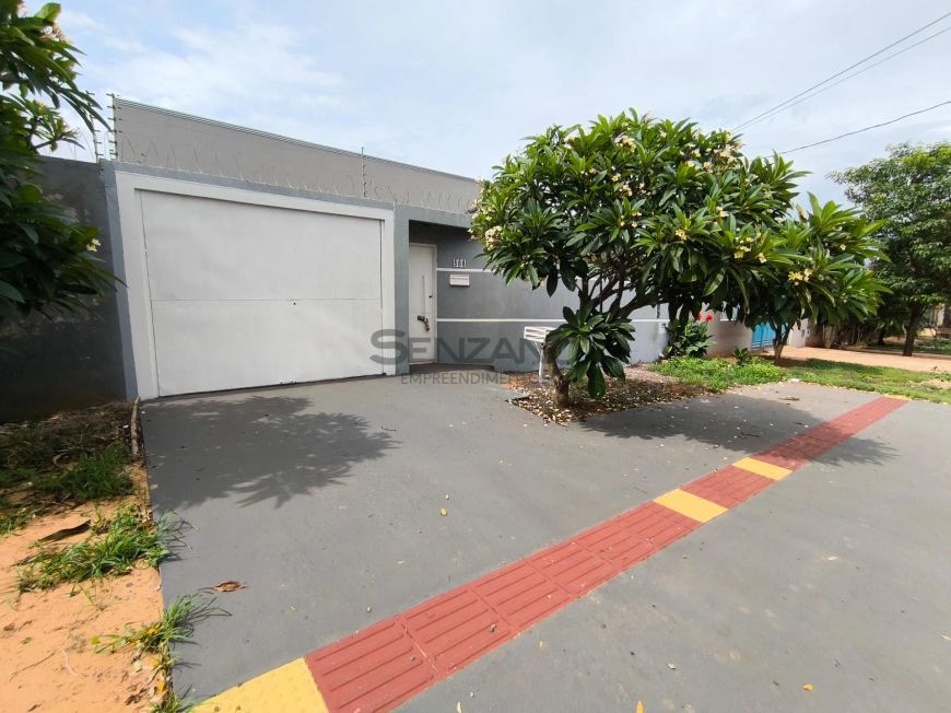 Casa Térrea no Cel Antonino c/ 2Q sendo 1S recém reformada.