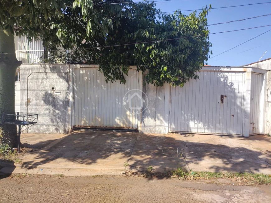 CASA COM 03 DORMITORIOS NA REGIÃO CENTRAL