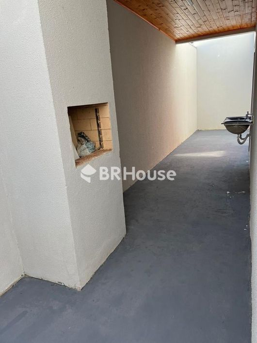 Casa para venda com salão comercial no bairro Parati
