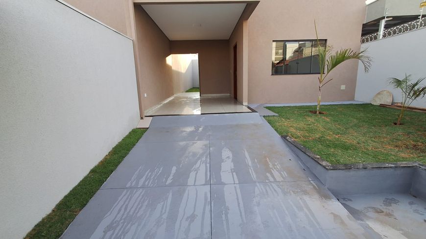 Casa térrea para venda com 106 metros quadrados com excelente acabamento, pé direito 3,80m.