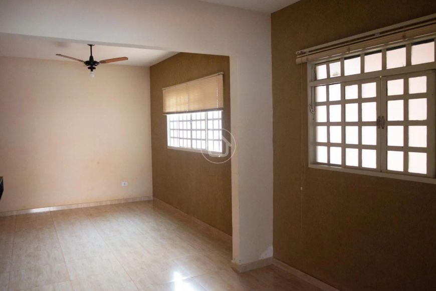 CASA COM 03 DORMITÓRIOS, VARANDA GOURMET E PISCINA