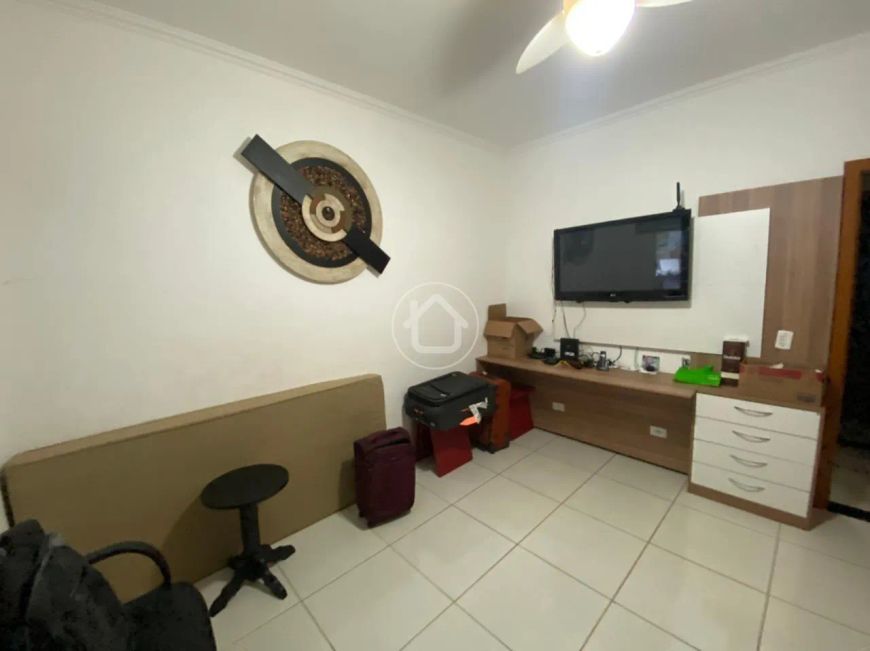CASA COM 03 DORMITÓRIOS NO BAIRRO TIRADENTES
