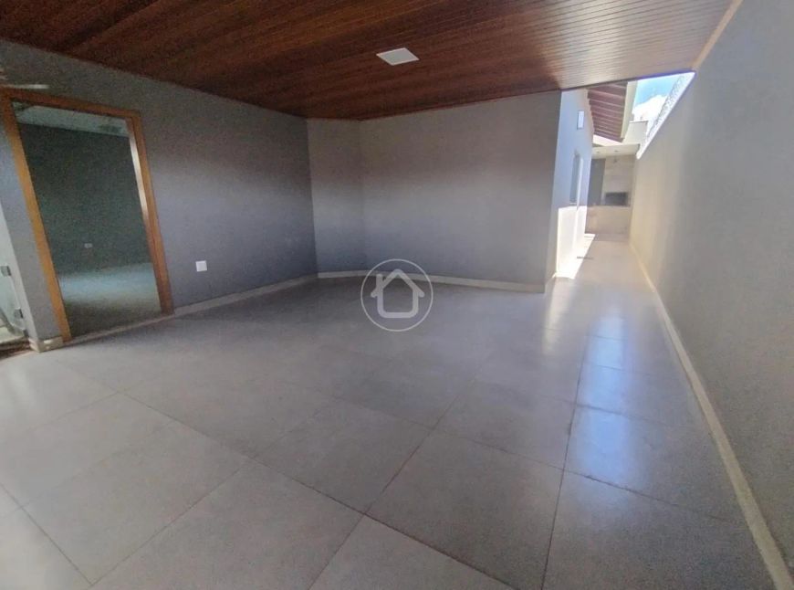 IMÓVEL COM 3 QUARTOS SENDO 1 SUITE