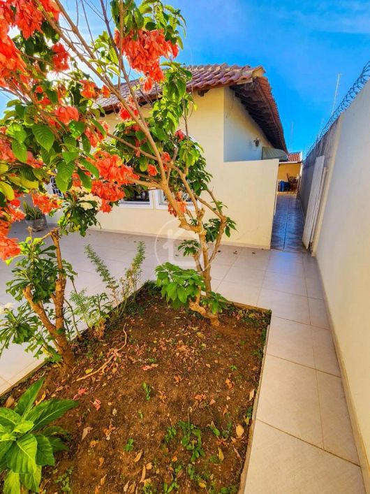 CASA COM 03 DORM PROX AO SHOPPING CAMPO GRANDE