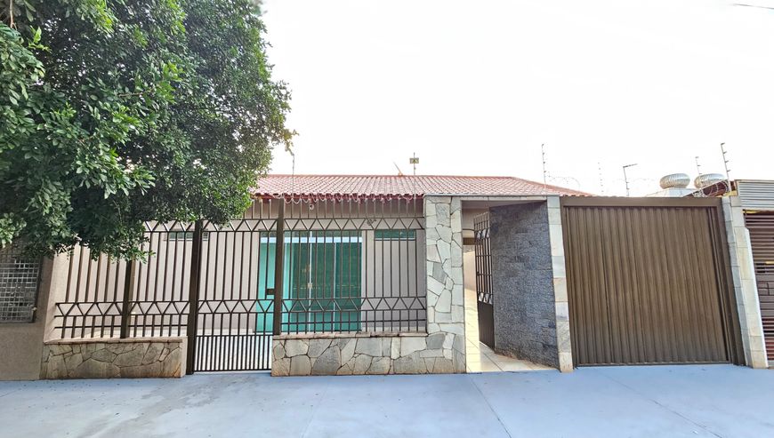 Belíssimo Imóvel no Jardim Jockey Club com piscina, área gourmet e armários planejados.