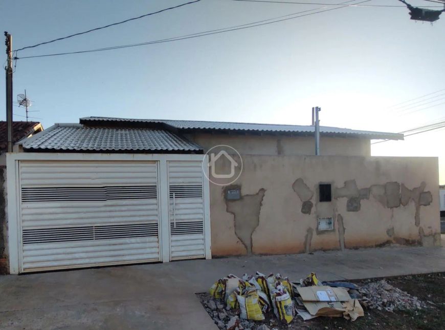 IMÓVEL COM 3 DORMITORIOS NO BAIRRO SANTA CARMELIA